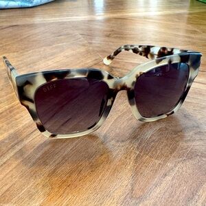 DIFF Bella II Sunglasses